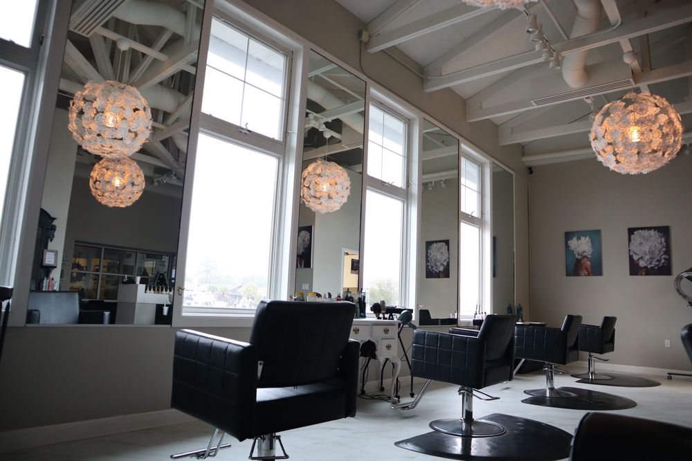 The Pier House Salon Logo