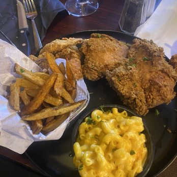 Jordyn's Brunch Cafe - fried chicken dinner - Soul Food Near Me - Chicago, Illinois Jordyn's Brunch Cafe - fried chicken dinner - Soul Food Near Me - Chicago, Illinois