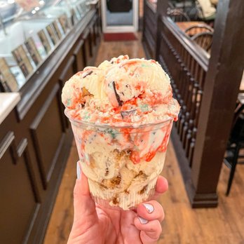 Brooker’s Founding Flavors Ice Cream - Thomas Paines Common Sense Peppermint Concoction top and Gingerbread on bottom - Ice Cream & Frozen Yogurt Near Me - Provo, Utah
