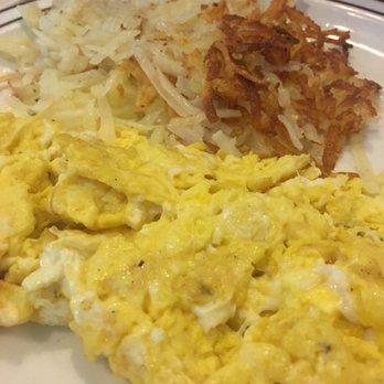 Flo's Farmhouse Cafe - Cafes Near Me - Riverside, California