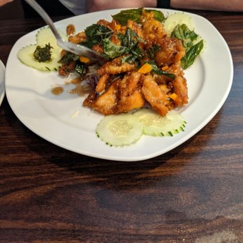 Thai Basil - Crispy garlic chicken - Thai Near Me - Destin, Florida
