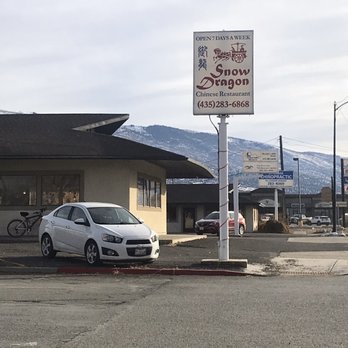 Snow Dragon Chinese - a car parked in front of a restaurant - Chinese Near Me - Ephraim, Utah