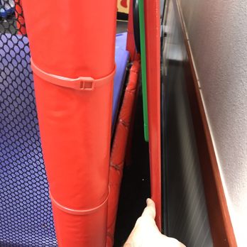 Chuck E. Cheese - This piece just opens up and child can slide right on the floor or get there foot stuck in there as I saw happened 2 times - Pizza Near Me - Miami, Florida