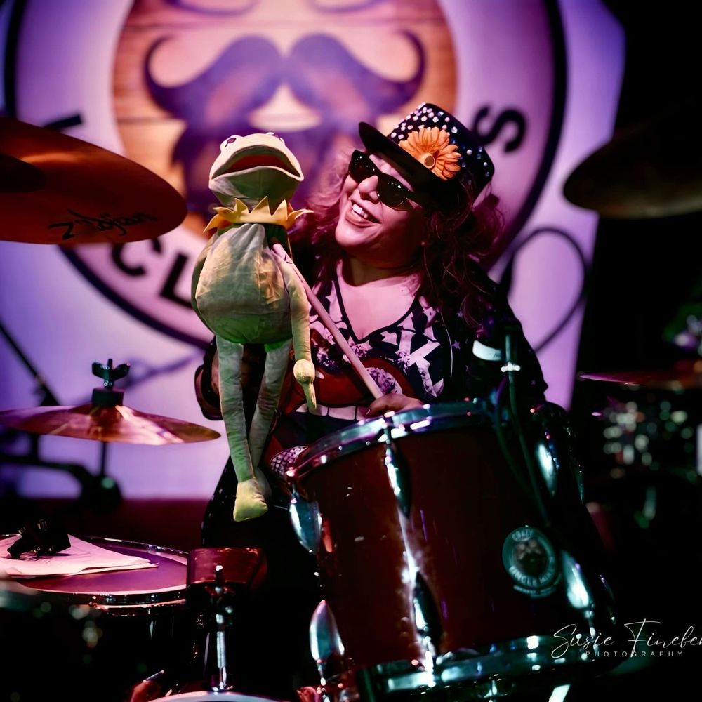 Lived here since 1970 to present day. Insurance by day and drummer by night with Live Feed Band. I LOVE PIZZA TIME! Lived here since 1970 to present day. Insurance by day and drummer by night with Live Feed Band. I LOVE PIZZA TIME!