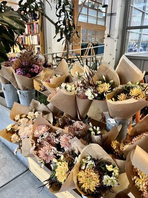 Heath Newsstand by null