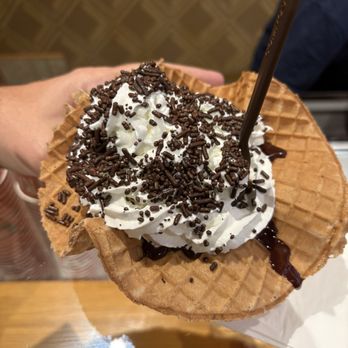 Salt & Straw - Pumpkin spice brownie sundae - Ice Cream & Frozen Yogurt Near Me - San Francisco, California
