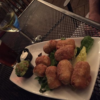 Captains Quarters Riverside Grille - Green chili wontons w/ sour cream and guacamole - Seafood Near Me - Prospect, Kentucky