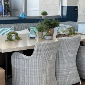 Lighthouse - Nice decor - Breakfast & Brunch Near Me - Newport Beach, California