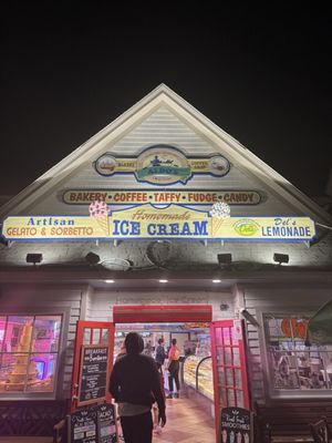 Aldo's Bakery by null