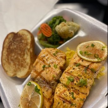 Honey's Grill - 2x Salmon plate - Seafood Near Me - Greenville, Mississippi Honey's Grill - 2x Salmon plate - Seafood Near Me - Greenville, Mississippi
