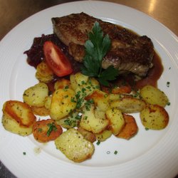 Restaurant Alpenhof Wallgau - Super zarte Rinderlende, 1 x wöchentlich auf unserer Tageskarte.