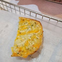 Storming Crab-Madison - Chezzy bread to start and disappears rapidly
