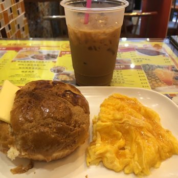 龍鳳冰室 - Pineapple bun and scrambled egga - Hong Kong Style Cafe Near Me - Hong Kong, HK
