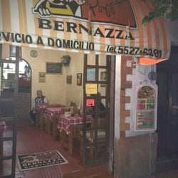 Pizzería Bernazza - La fachada del negocio.