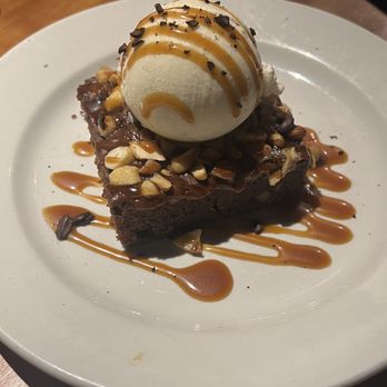 Houston's Restaurant - Warm Five Nut Brownie - New American Near Me - Irvine, California Houston's Restaurant - Warm Five Nut Brownie - New American Near Me - Irvine, California