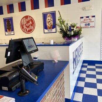 Handel's Homemade Ice Cream - Inside - Ice Cream & Frozen Yogurt Near Me - Avon, Ohio