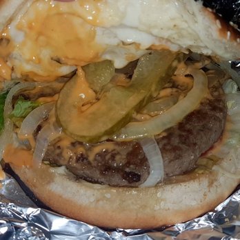 La Margherita - Cheeseburger und Gurke des Grauens - Food Delivery Services Near Me - Vienna, 9 La Margherita - Cheeseburger und Gurke des Grauens - Food Delivery Services Near Me - Vienna, 9