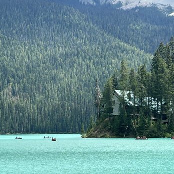 Emerald Lake - Emerald Lake Lodge - Hiking Near Me - Field, British Columbia Emerald Lake - Emerald Lake Lodge - Hiking Near Me - Field, British Columbia