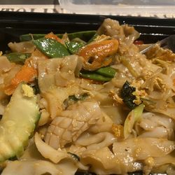 Pho Viet Thai - Seafood drunken noodle