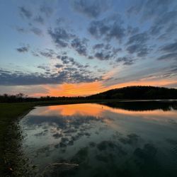 Riverbend Ranch and Retreat - Sunset on the Pond