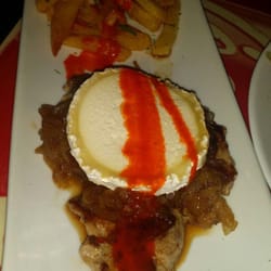 Casa Raspu - Tapa de solomillo con cebolla caramelizada y queso de cabra 3,50€