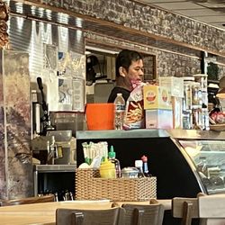Pho Philly - The rude front desk and waiter !