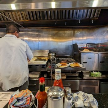 Pinecrest Diner - Line cooks in action - Diners Near Me - San Francisco, California Pinecrest Diner - Line cooks in action - Diners Near Me - San Francisco, California