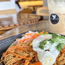 Chill Zone - Stir Fried Egg Noodle (Xao Mem)