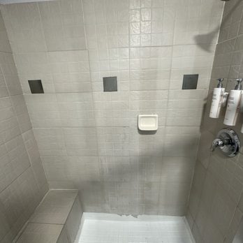 Sonesta Essential Savannah - Walk-in shower, helpful for handicapped person. Also has good amenities. - Hotels Near Me - Savannah, Georgia Sonesta Essential Savannah - Walk-in shower, helpful for handicapped person. Also has good amenities. - Hotels Near Me - Savannah, Georgia