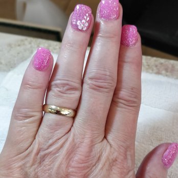 Hollywood Nails & Spa - Dip polish with design by Van. - Nail Salons Near Me - Elk Grove, California