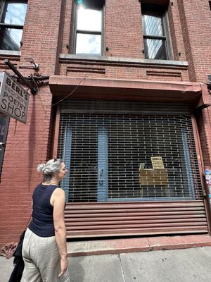 Berl's Brooklyn Poetry Shop by null