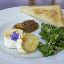La Boema - Easter Menu - Goat cheese with pear chutney, caramelized nuts and toast