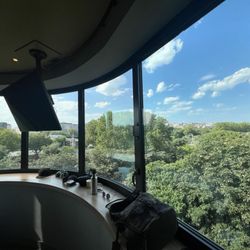 Yooma - Corner room. View of the Seine river, but lots of trees in the way
