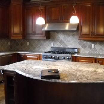 Emerald Isle Construction & Tile - Stone Slab Counter and Island with Tile Backsplash - General Contractors Near Me - Seattle, Washington Emerald Isle Construction & Tile - Stone Slab Counter and Island with Tile Backsplash - General Contractors Near Me - Seattle, Washington