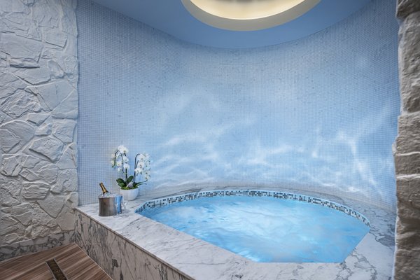 The Spa at Palms by null