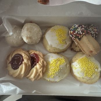 Amaretti Desserts - Sample box  Lemon ricotta with yellow sprinkles Lemon cookies Raspberry thumbnails Finger filled sandwiches with chocolate/sprinklers - Desserts Near Me - Jacksonville, Florida
