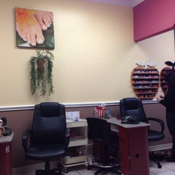 Shaina Nails - Clean and organized interior. Good friendly customer service. - Nail Salons Near Me - Houston, Texas