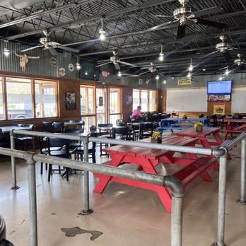 Ferris Wheelers Backyard And Bbq - Large dining area - Barbeque Near Me - Dallas, Texas