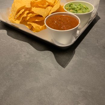 La Reforma Brewery - Chips and salsa+guacamole - Breweries Near Me - Albuquerque, New Mexico