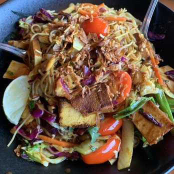 P.F. Chang's - Singapore Street Noodles with tofu -really good - Asian Fusion Near Me - Natick, Massachusetts P.F. Chang's - Singapore Street Noodles with tofu -really good - Asian Fusion Near Me - Natick, Massachusetts