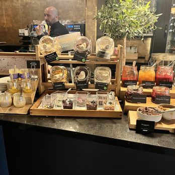 Hotel Thon Rosenkrantz - Cereal/yogurt bar - Hotels Near Me - Oslo, 03