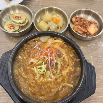 bap plus - Kimchi stew with side dishes - Pan Asian Near Me - Paris bap plus - Kimchi stew with side dishes - Pan Asian Near Me - Paris