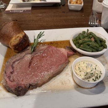 Jeffrey's Prime Rib & Lobster - Prime rib 8oz and green beans - Seafood Near Me - Osage Beach, Missouri Jeffrey's Prime Rib & Lobster - Prime rib 8oz and green beans - Seafood Near Me - Osage Beach, Missouri