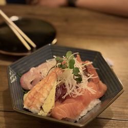Icho Izakaya Sushi & Grill - Sushi combo