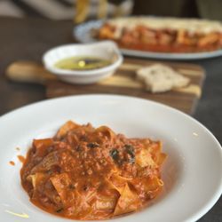 Limoncello Italian Restaurant & Wine Bar - Pappardelle Bolognese