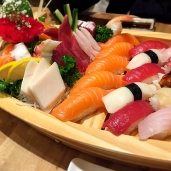 Sushi Ichiban Ellesmere - medium platter sashimi, sushi and maki - Japanese Near Me - Toronto, Ontario Sushi Ichiban Ellesmere - medium platter sashimi, sushi and maki - Japanese Near Me - Toronto, Ontario
