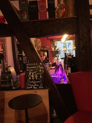 L’Un des Sens | Assiettes gourmandes et canons à partager au bar à vin intimiste du vieux Colmar by null