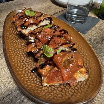 Barrel & Vine - Slow Roasted Tomato Bruschetta - American Near Me - Lemont, Illinois