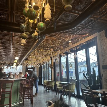 Ciao Cocktail Lounge - Beautiful festive decorations at Ciao for the winter holidays! - Cocktail Bars Near Me - Buffalo, New York
