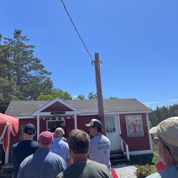 McLoons Lobster Shack - Line to Mcloons - Seafood Near Me - South Thomaston, Maine